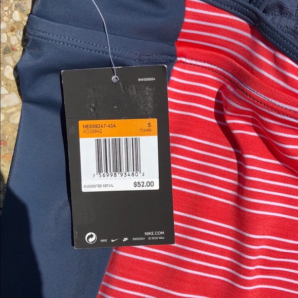 Nike workout top with built in bra. Navy. Small - Picture 3 of 3